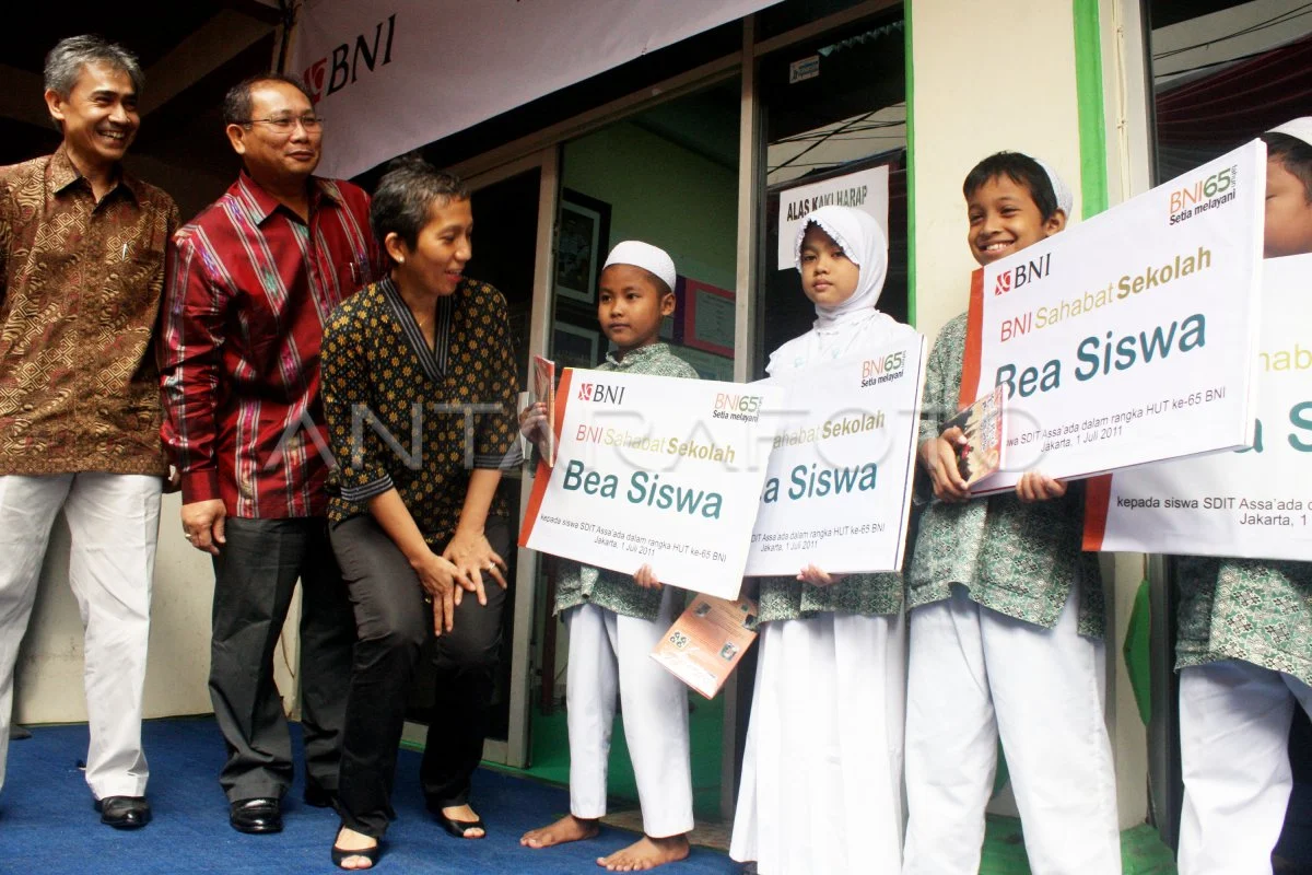 Beasiswa BNI Bantu 1 000 Pelajar di Hari Pendidikan Nasional - 123Berita